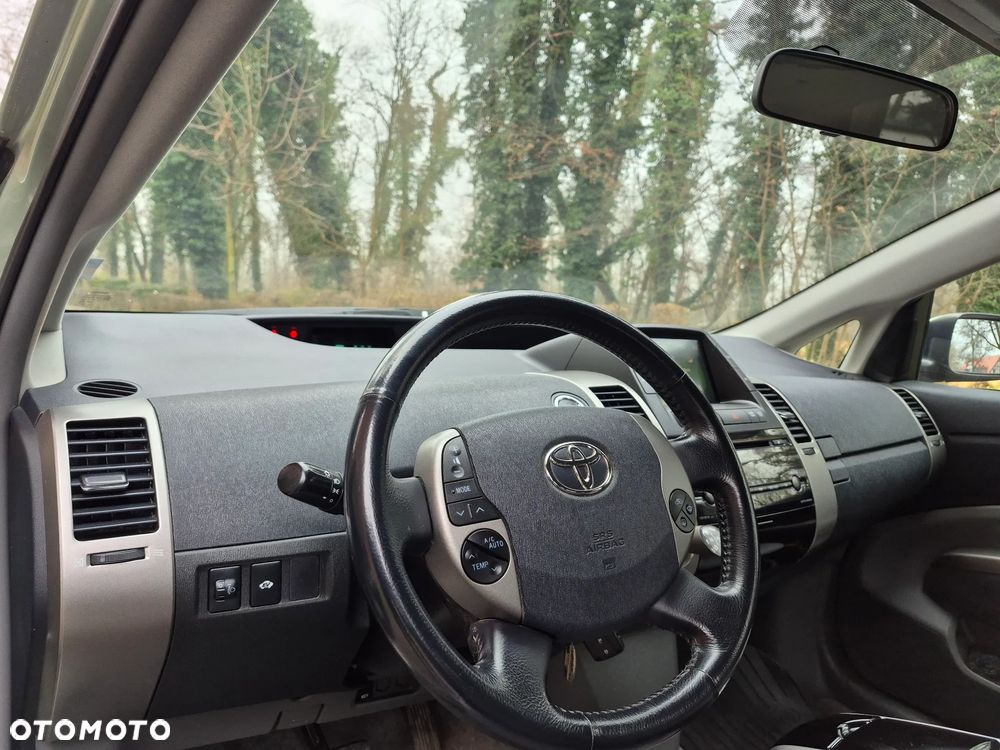 Toyota Prius 1.5 VVT-i Sol - 17