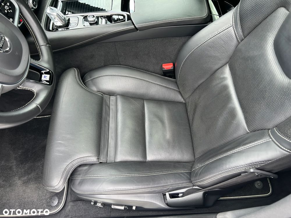 Volvo V60 T8 AWD Twin Engine Geartronic R-Design - 26