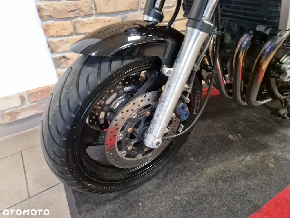 Yamaha XJR - 19