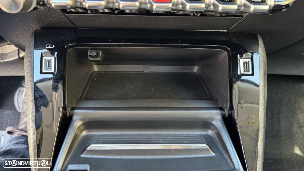 Peugeot 2008 1.2 PureTech Allure Pack EAT8 - 29