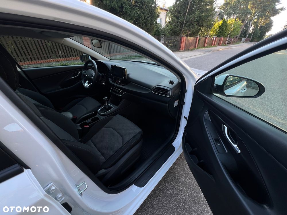 Hyundai i30 1.5 T-GDI 48V Classic + - 18