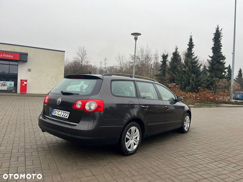 Volkswagen Passat - 12