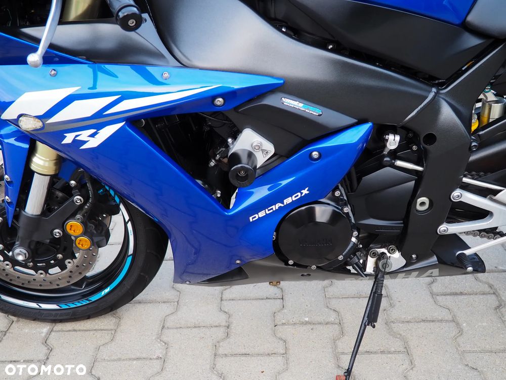 Yamaha R1 - 17