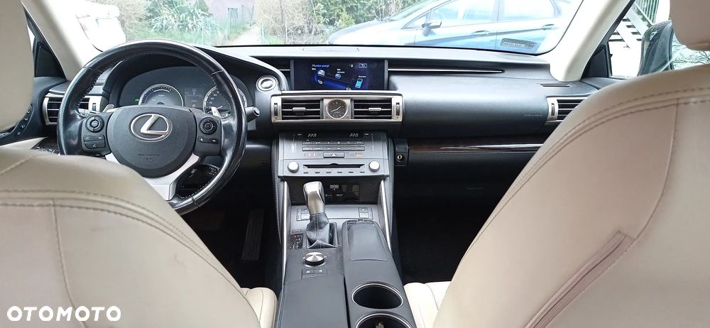 Lexus IS - 13
