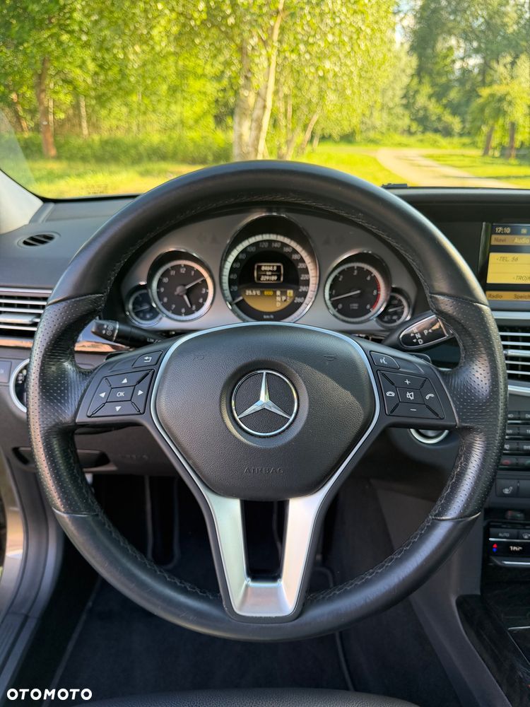 Mercedes-Benz Klasa E 300 CDI DPF BlueEFFICIENCY 7G-TRONIC Avantgarde - 35