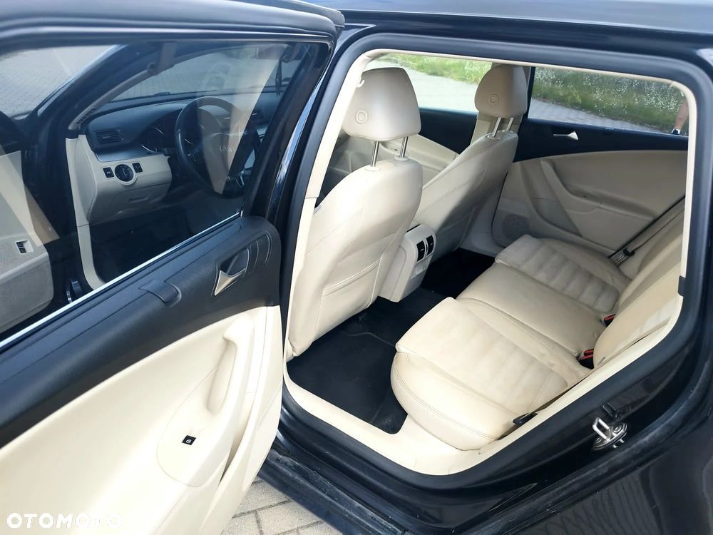 Volkswagen Passat - 11