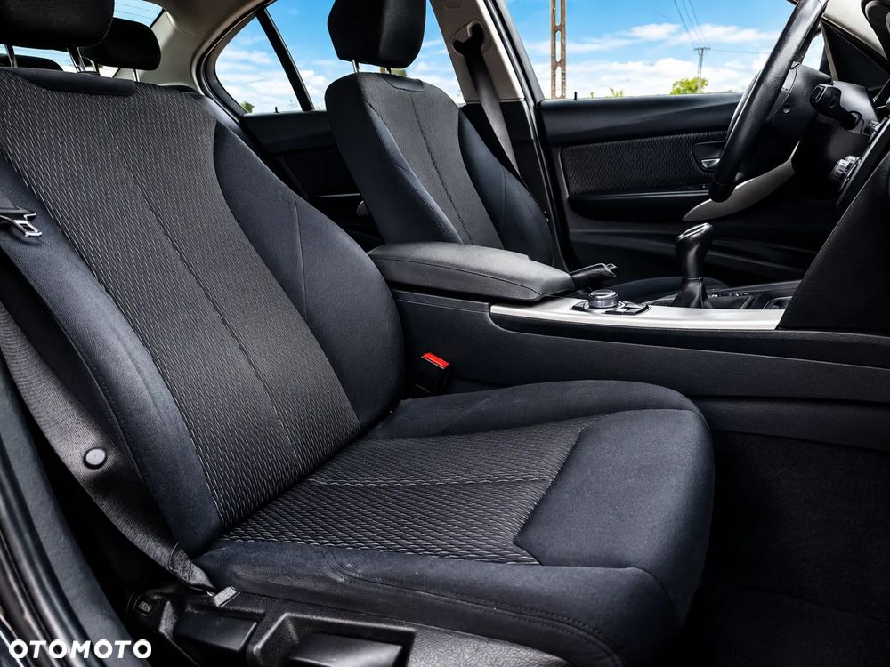 BMW Seria 3 320d Efficient Dynamics - 12