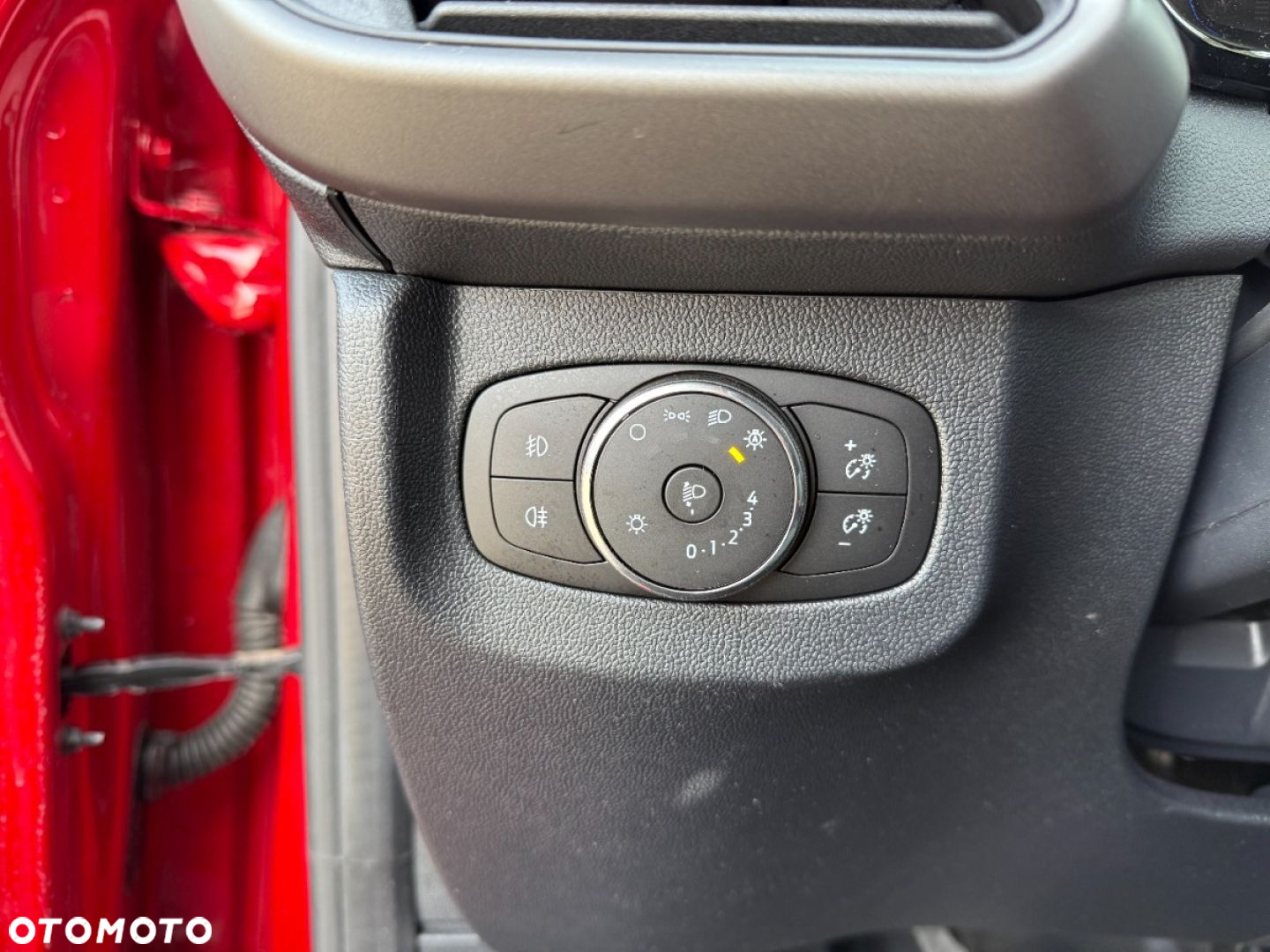Ford Transit Courier - 17