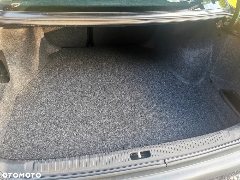 Volkswagen Passat 1.8 GL - 26