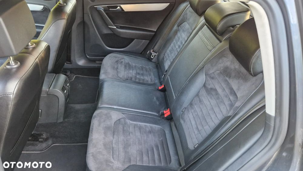 Volkswagen Passat 2.0 TDI 4Mot Highline DSG - 26