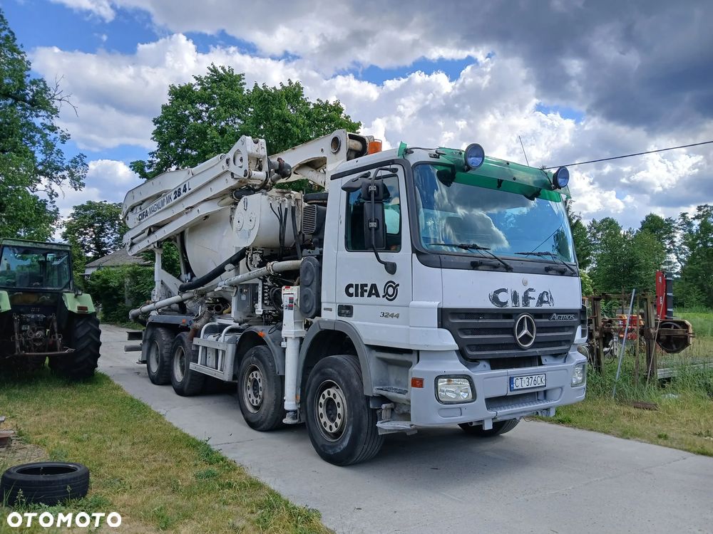Mercedes-Benz Actros - 12