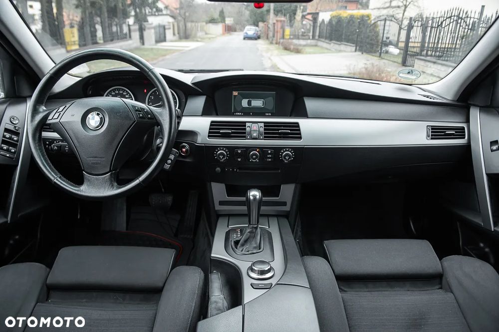 BMW Seria 5 525i - 32