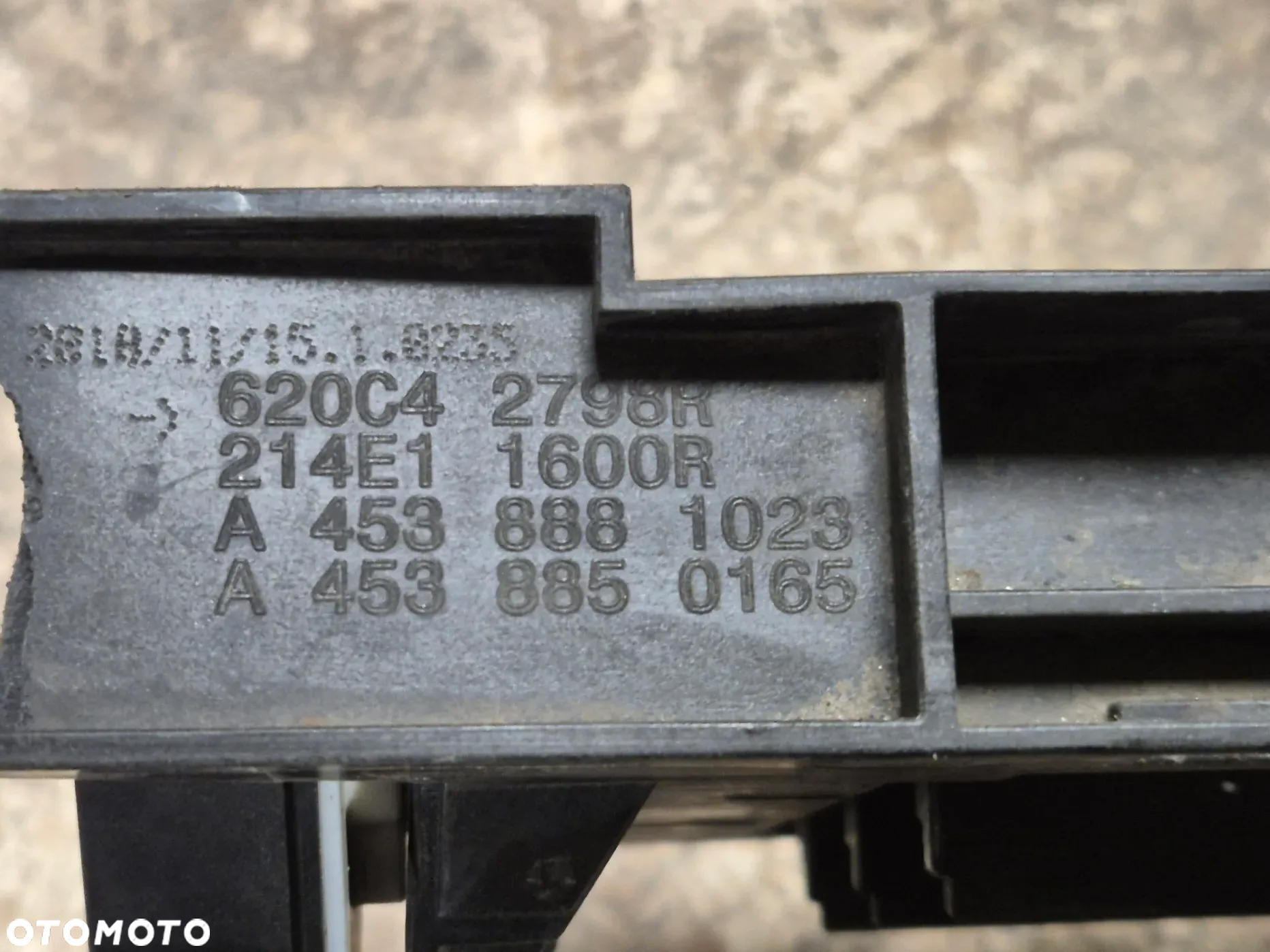 Żaluzja kierownica powietrza Renault Twingo III A24041153212 620C46066R 214E11600R 620C42798R - 5