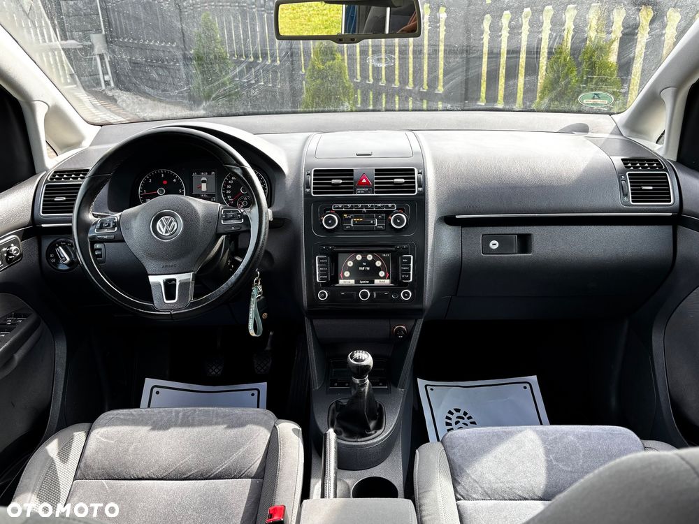 Volkswagen Touran 2.0 TDI DPF BlueMotion Technology Highline - 23