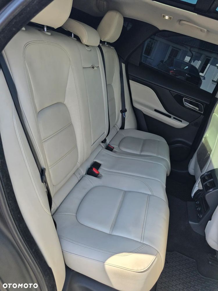 Jaguar F-Pace - 10