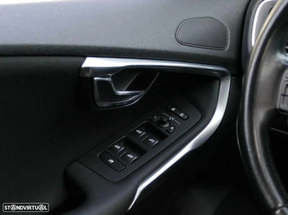 Volvo V40 1.6 D2 Momentum - 30
