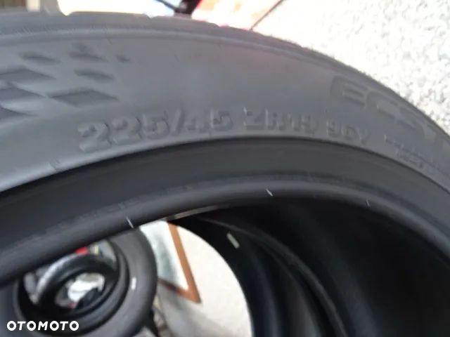 225/45/ZR19 96Y Kumho Ecsta PS71 - 7