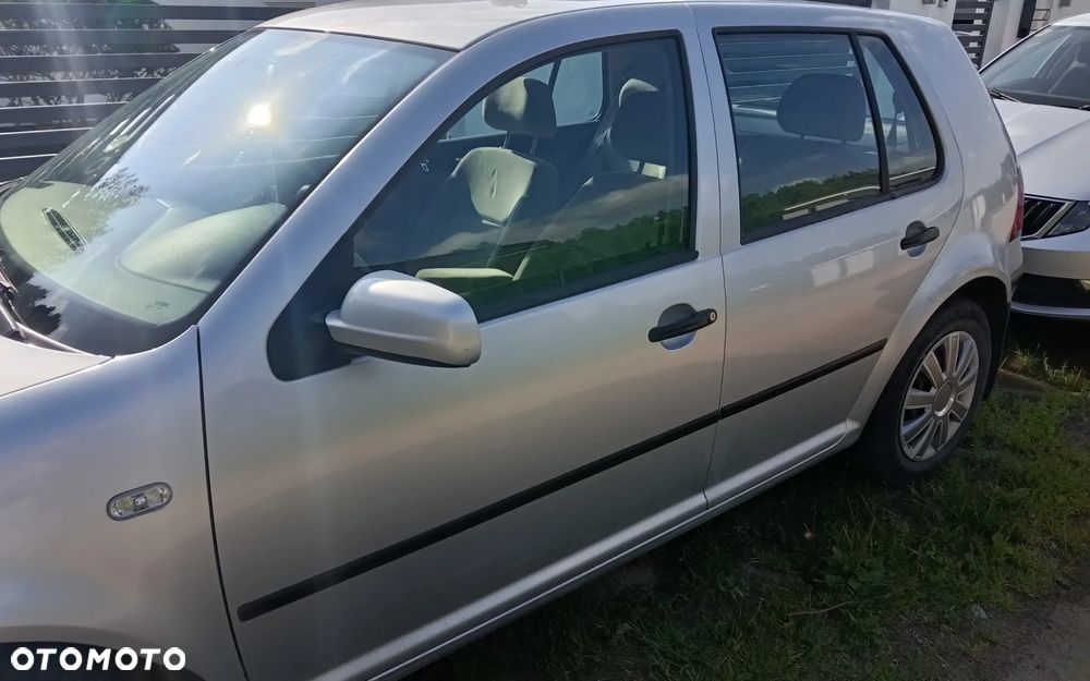 Volkswagen Golf - 6