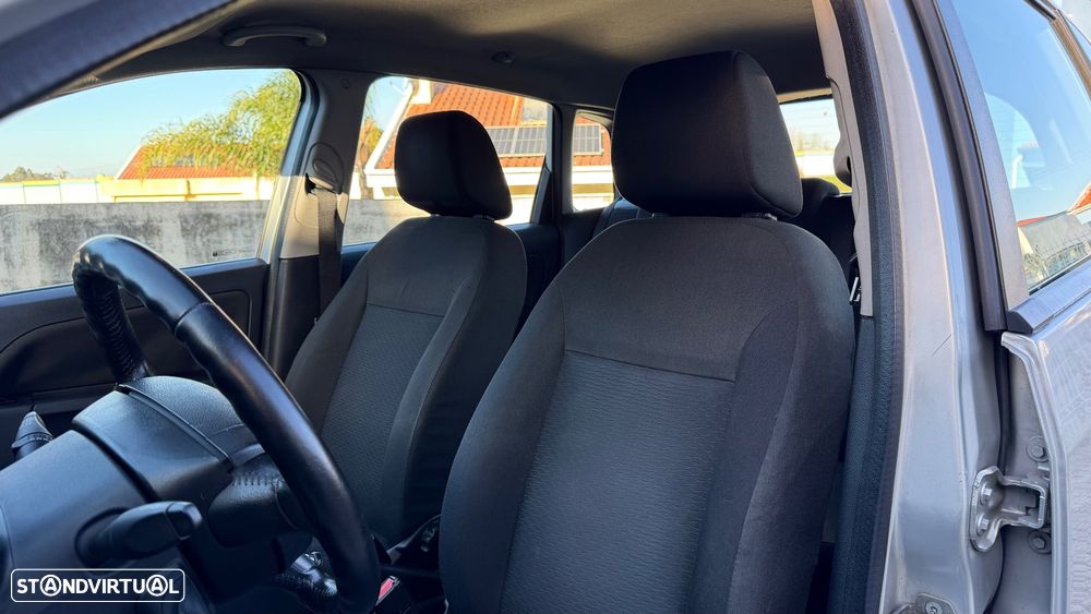 Ford Fiesta 1.25 Ghia - 10