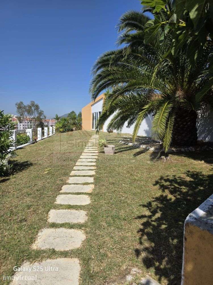 Moradia T4 com piscina e 900 m² de terreno na Quinta da Serralheira, - Grande imagem: 2/59