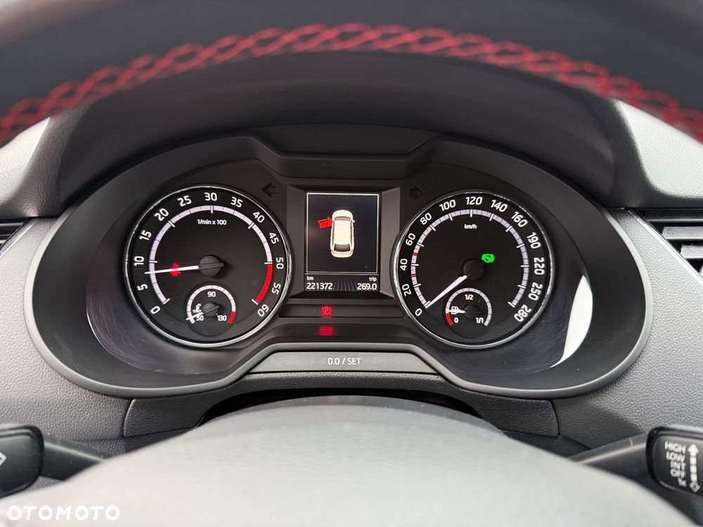 Skoda Octavia 2.0 TDI DSG RS - 33