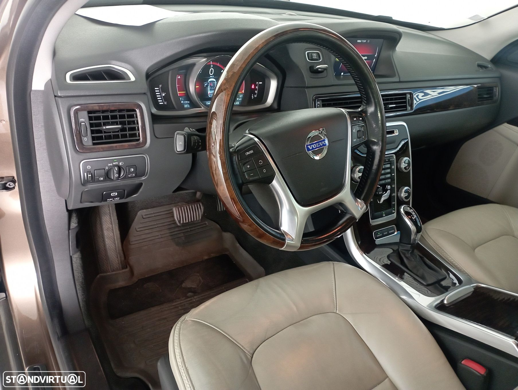 Volvo XC 70 2.0 D4 Momentum Geartronic - 33