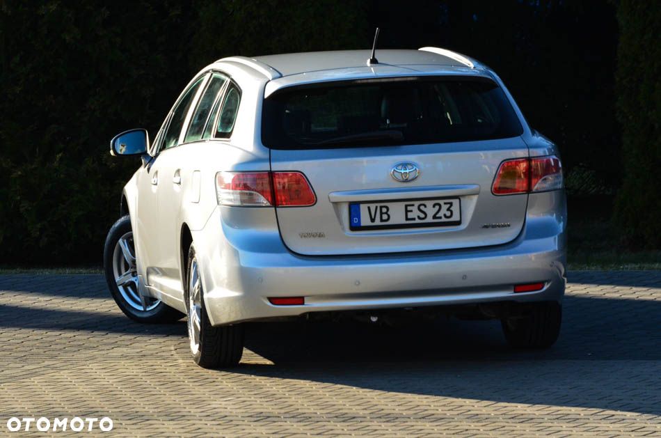 Toyota Avensis 1.8 Comfort - 15