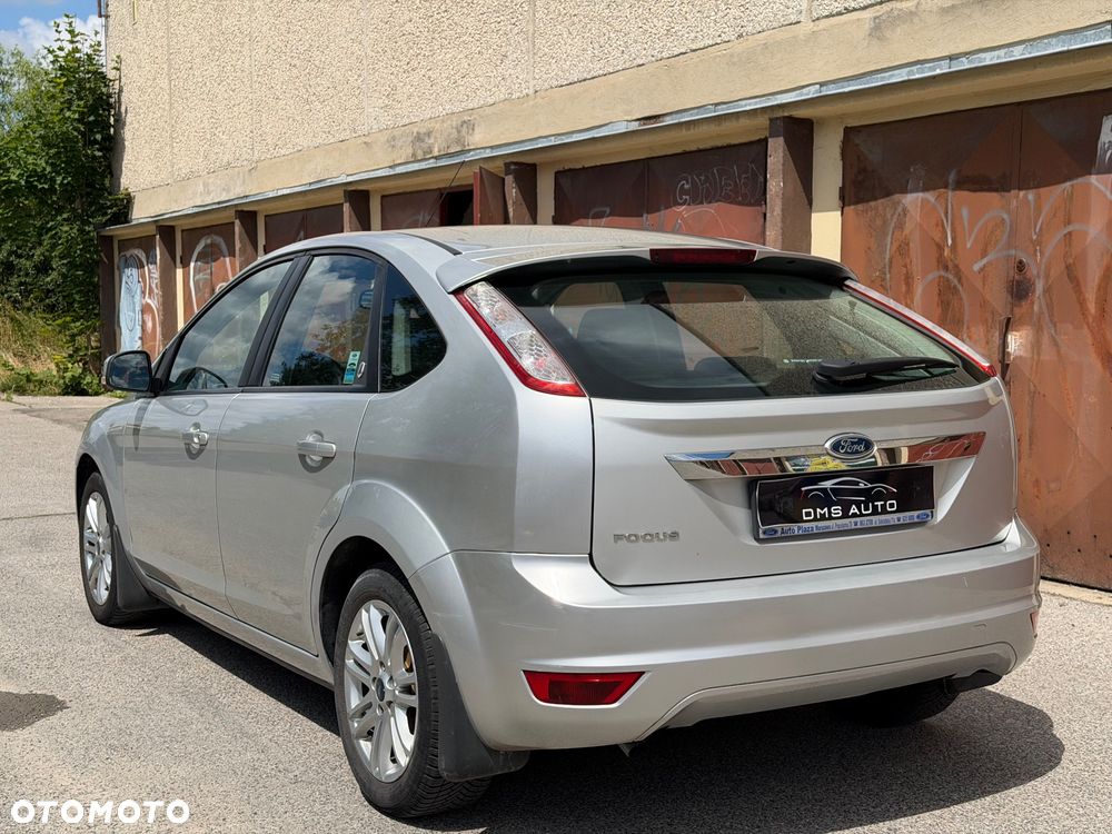 Ford Focus 1.6 Ghia - 9