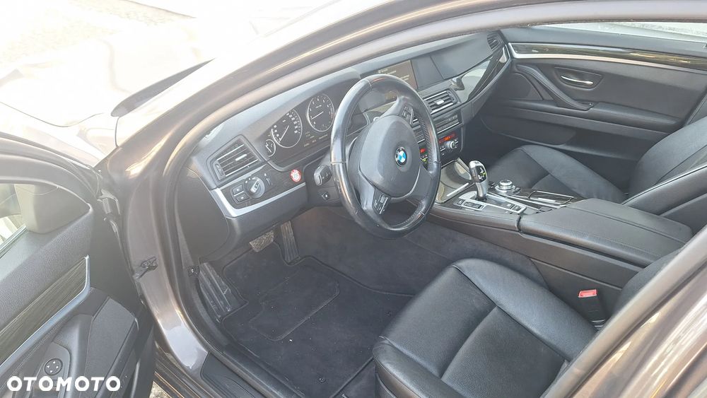 BMW Seria 5 528i Sport-Aut Luxury Line - 8