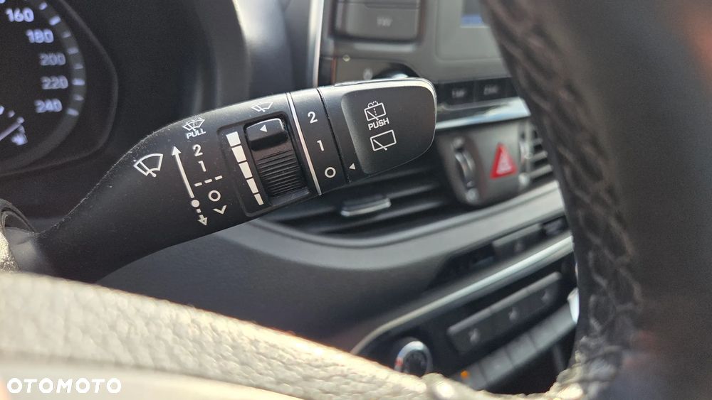 Hyundai i30 1.5 DPI Classic + - 7