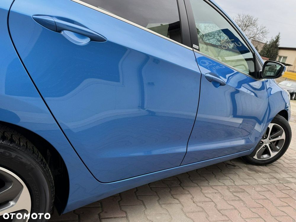 Hyundai i30 blue 1.4 Passion - 38