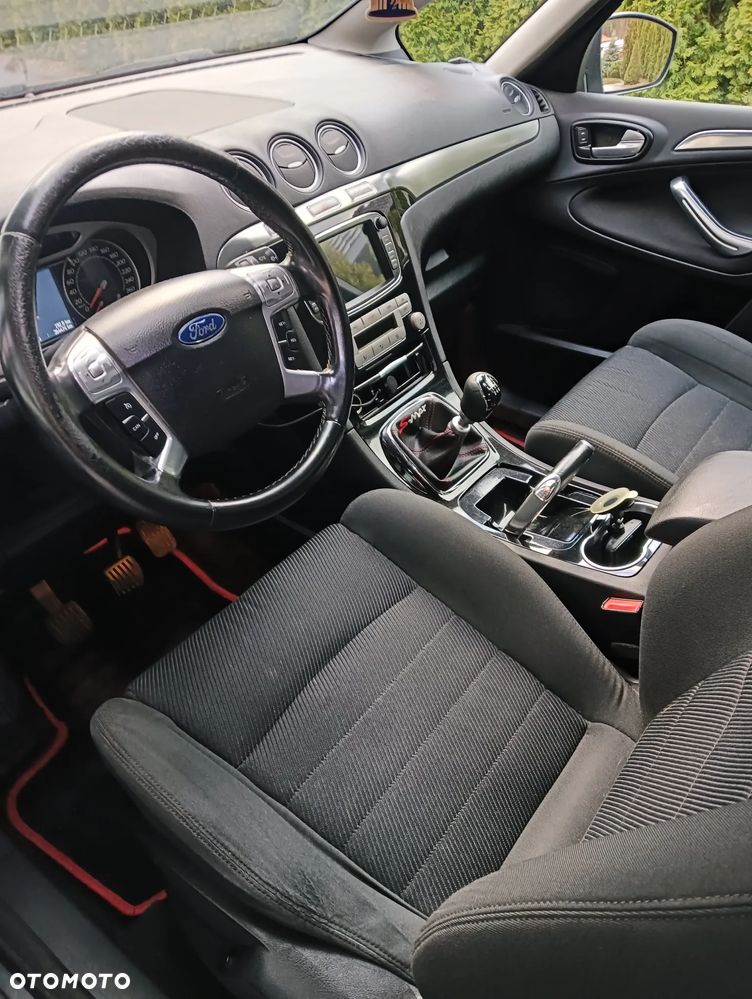 Ford S-Max - 11