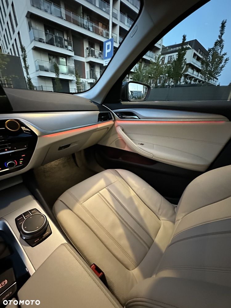 BMW Seria 5 520d Luxury Line - 11