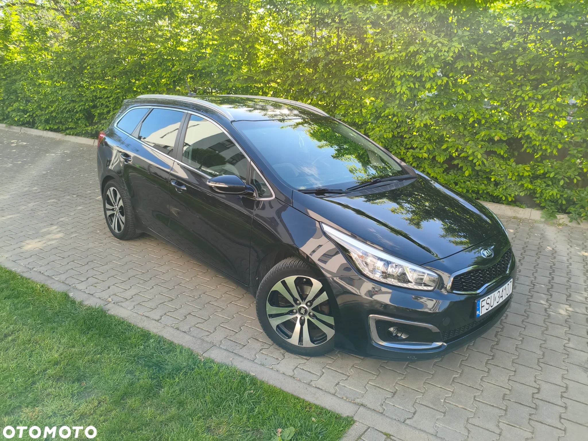 Kia Ceed 1.6 GDI Dream Team Edition - 1