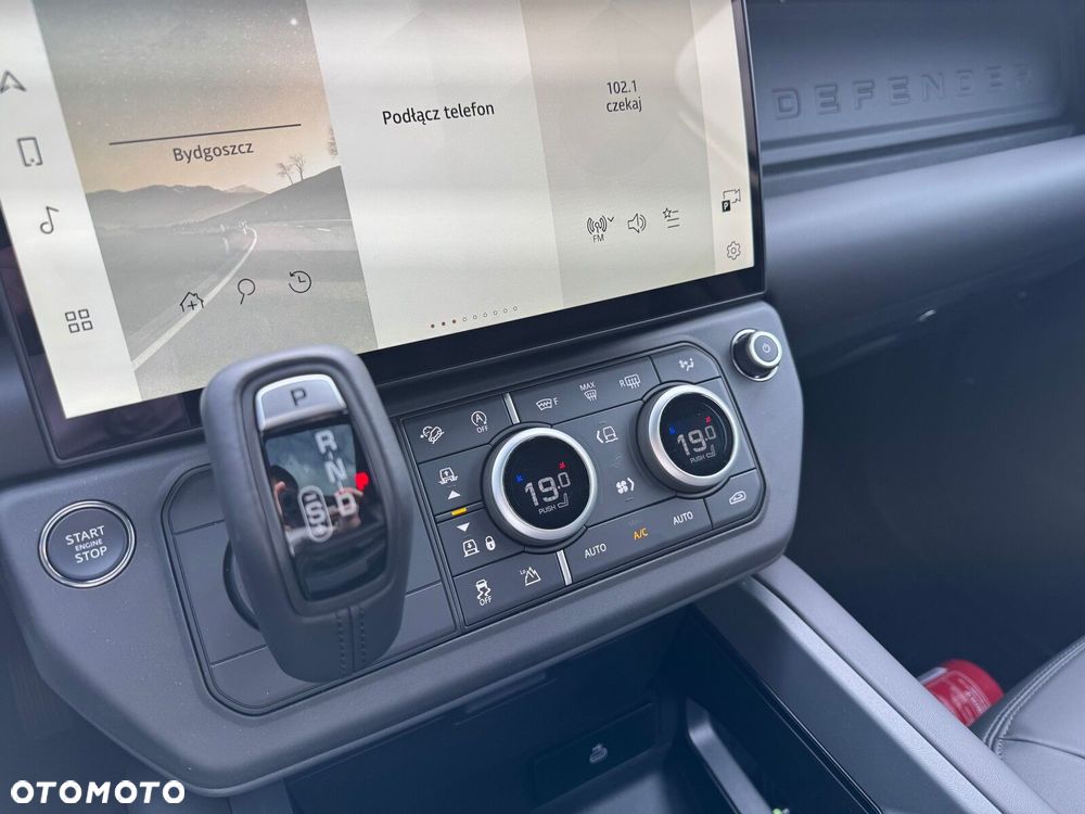 Land Rover Defender - 12