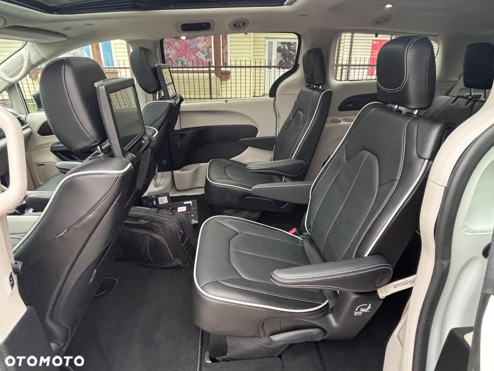 Chrysler Pacifica - 15