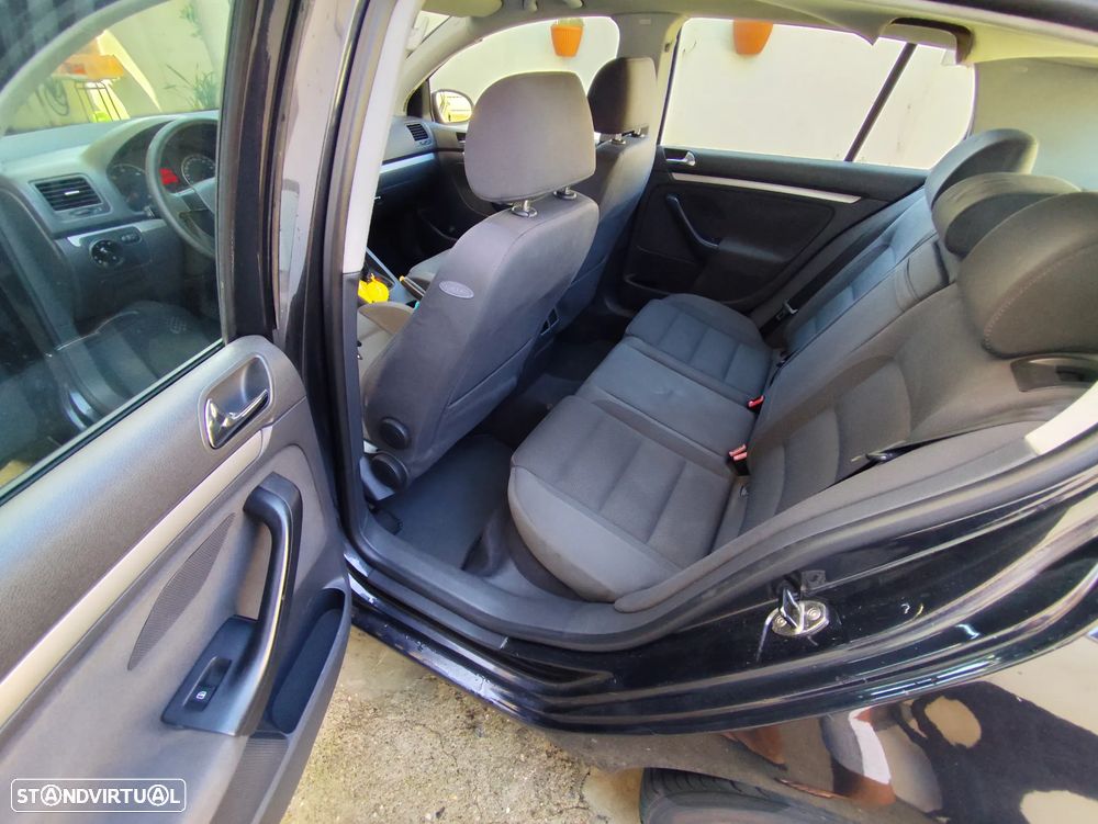 VW Golf 2.0 TDi Confortline - 9