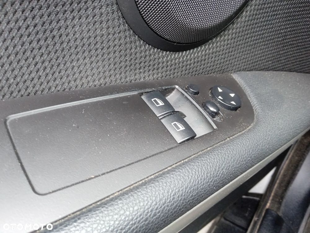BMW Seria 3 320d DPF Edition Exclusive - 17