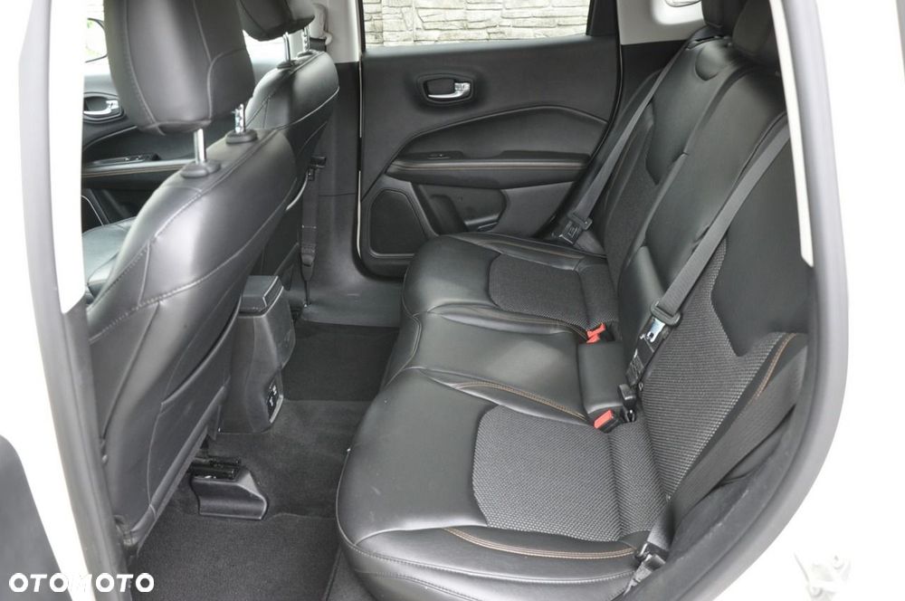 Jeep Compass - 10