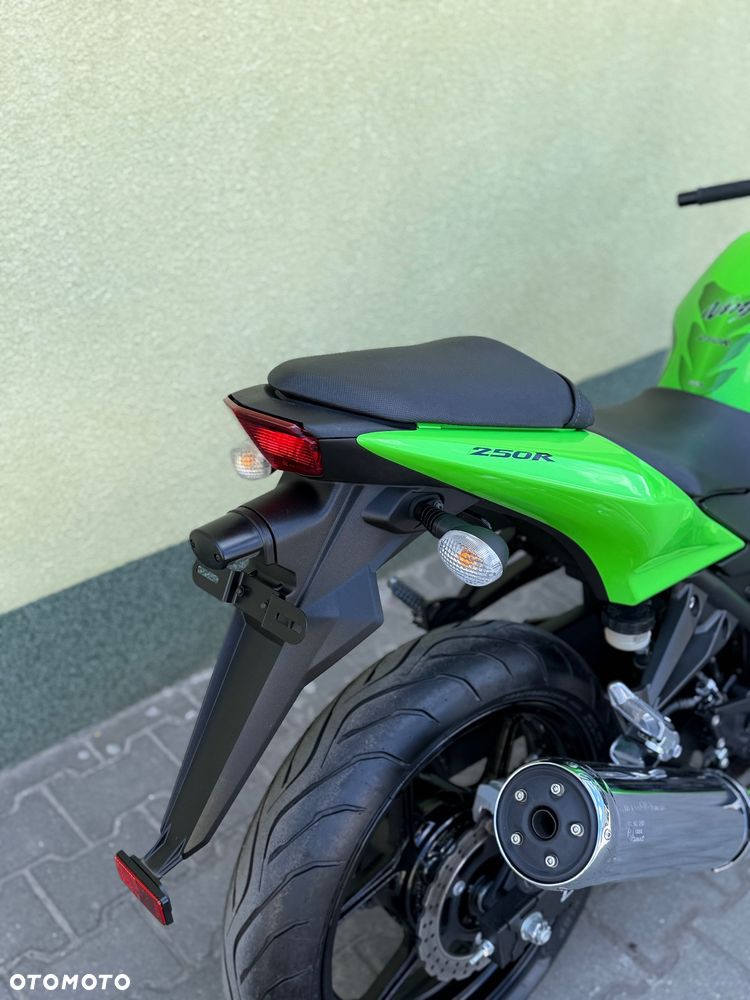 Kawasaki Ninja 250R - 12