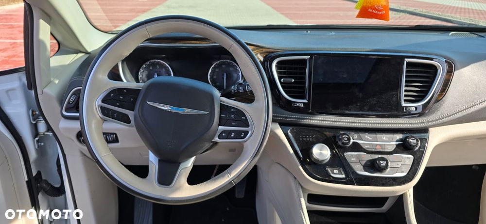 Chrysler Pacifica - 13