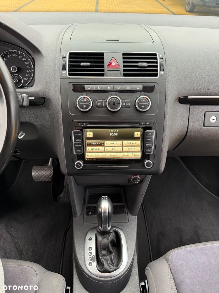 Volkswagen Touran 2.0 TDI DPF DSG Highline - 25