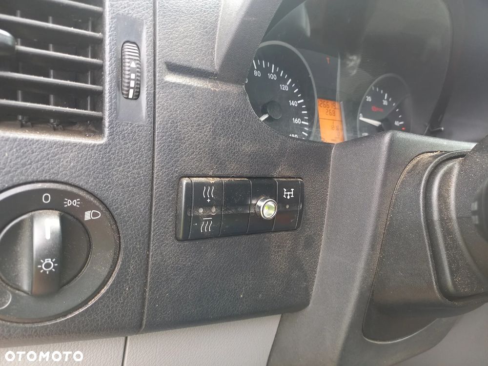 Mercedes-Benz SPRINTER - 13