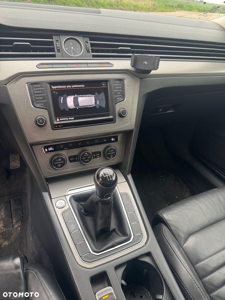 Volkswagen Passat 1.6 TDI BMT Comfortline - 11