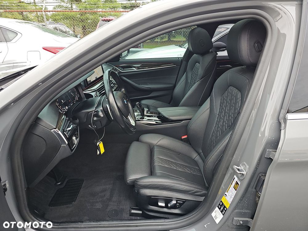 BMW Seria 5 530i xDrive - 10