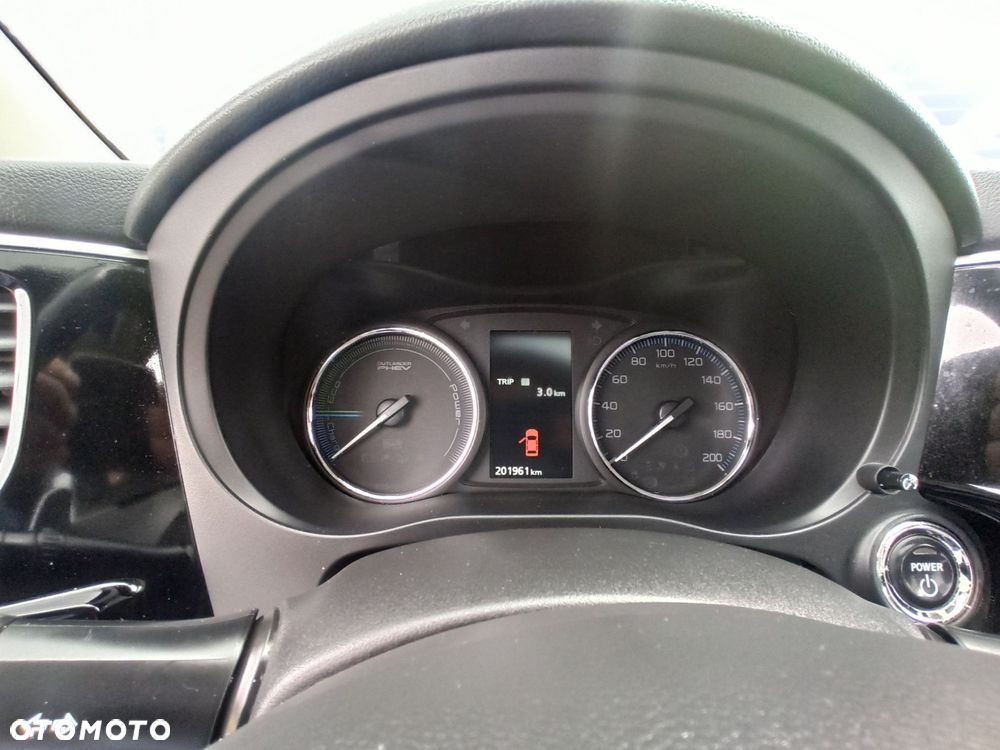 Mitsubishi Outlander - 12