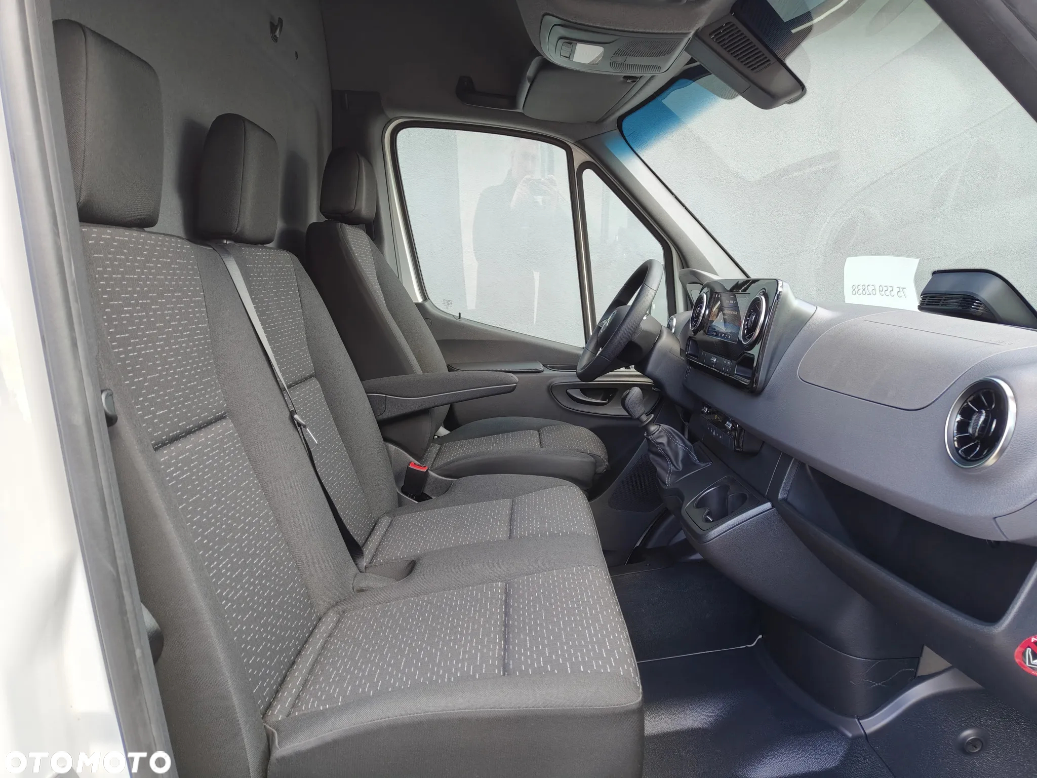 Mercedes-Benz Sprinter - 13