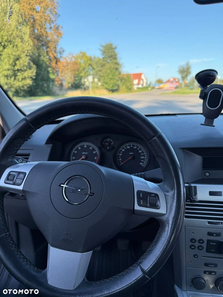 Opel Astra 1.6 Sport - 30