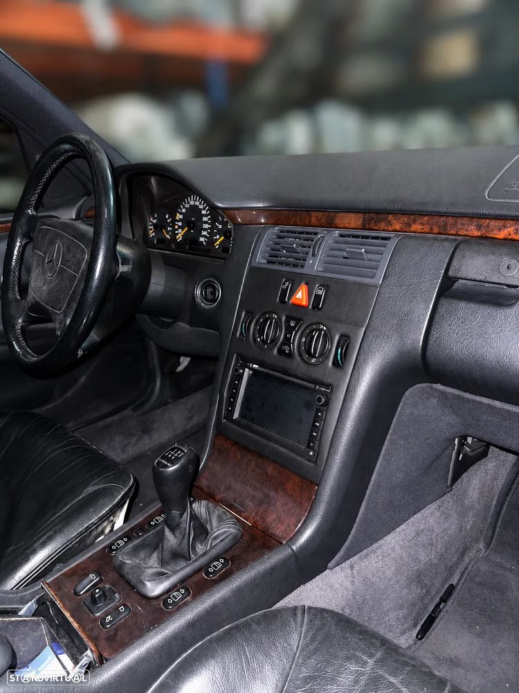 Mercedes-Benz E 200 Kompressor Classic - 4