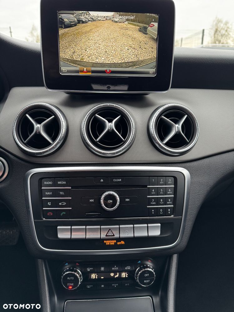 Mercedes-Benz CLA 180 7G-DCT UrbanStyle Edition - 11
